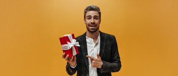 Jaki prezent na Dzień Chłopaka? Co wybrać, by naprawdę go ucieszyć?